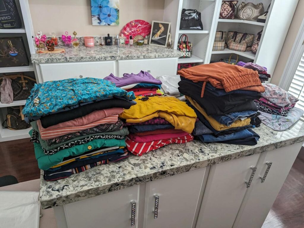 laundry folding side hustle from home for moms organizing clean clothes in a home laundry space showing how moms can earn extra income by offering simple services like washing folding and ironing