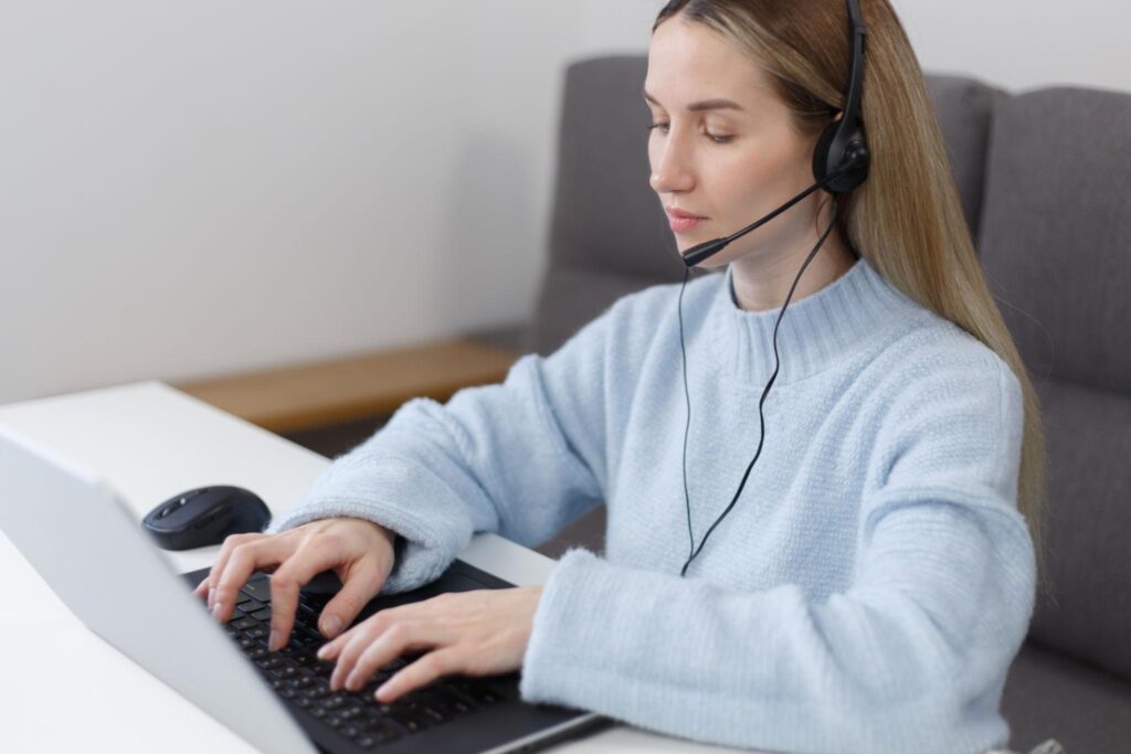 virtual assistant side hustle from home for moms managing emails scheduling tasks and social media using a laptop in a home office environment showing how moms can earn flexible income by helping businesses remotely with administrative support